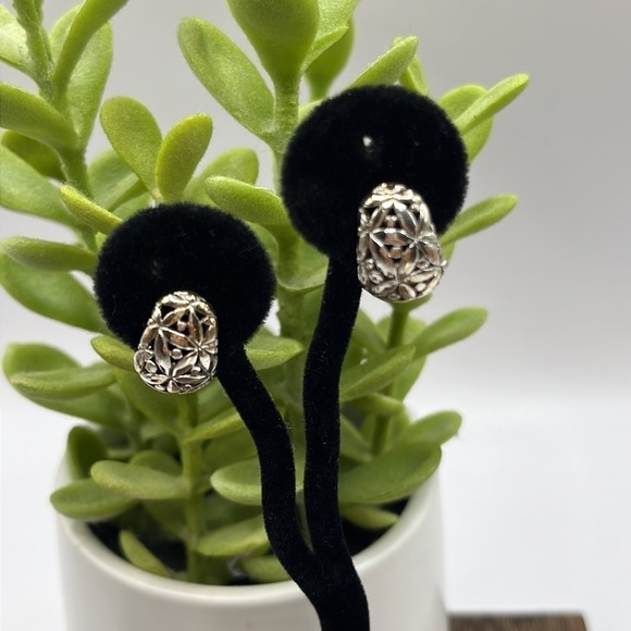 Vintage JJG Jonette Jewelry Silver Filigree Earrings. Clip on Easy to Wear - Picture 2 of 8